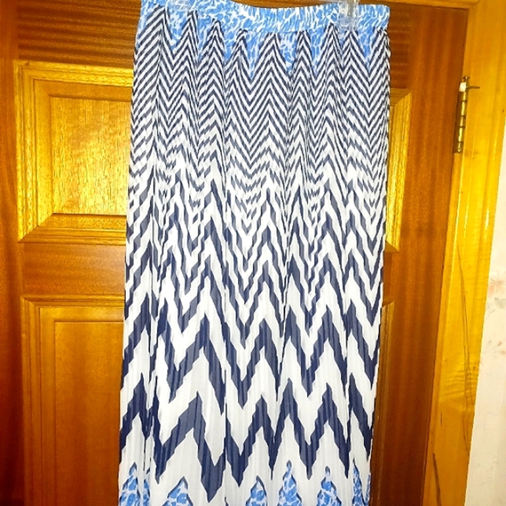 Plus Pleated Chevron Print Maxi Skirt Sz.3x=22/24